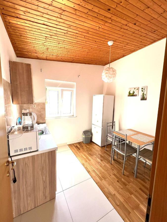 Apartments Toni ポドストラナ エクステリア 写真