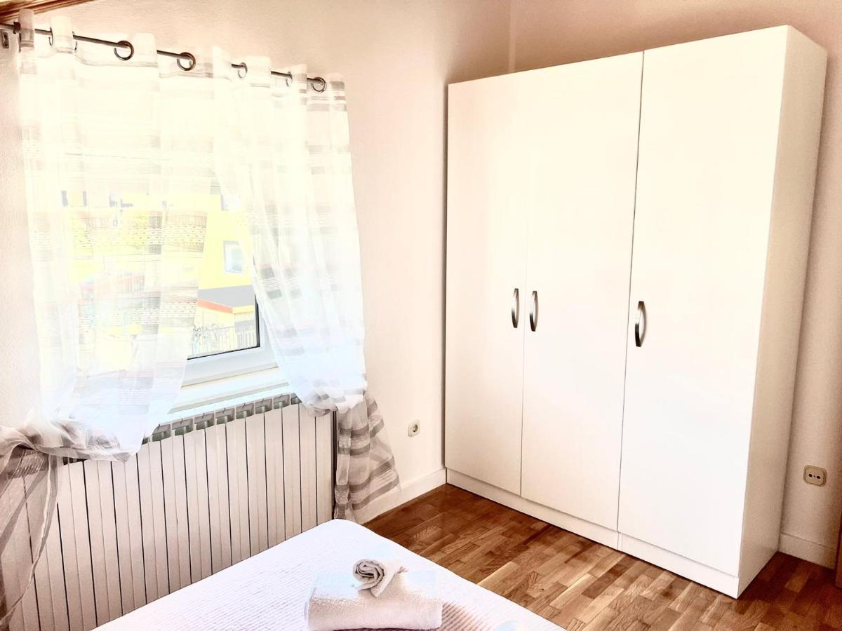 Apartments Toni ポドストラナ エクステリア 写真