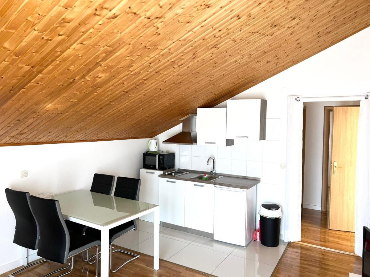 Apartments Toni ポドストラナ エクステリア 写真