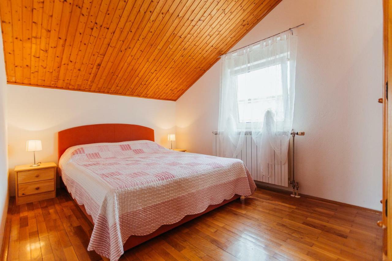 Apartments Toni ポドストラナ エクステリア 写真