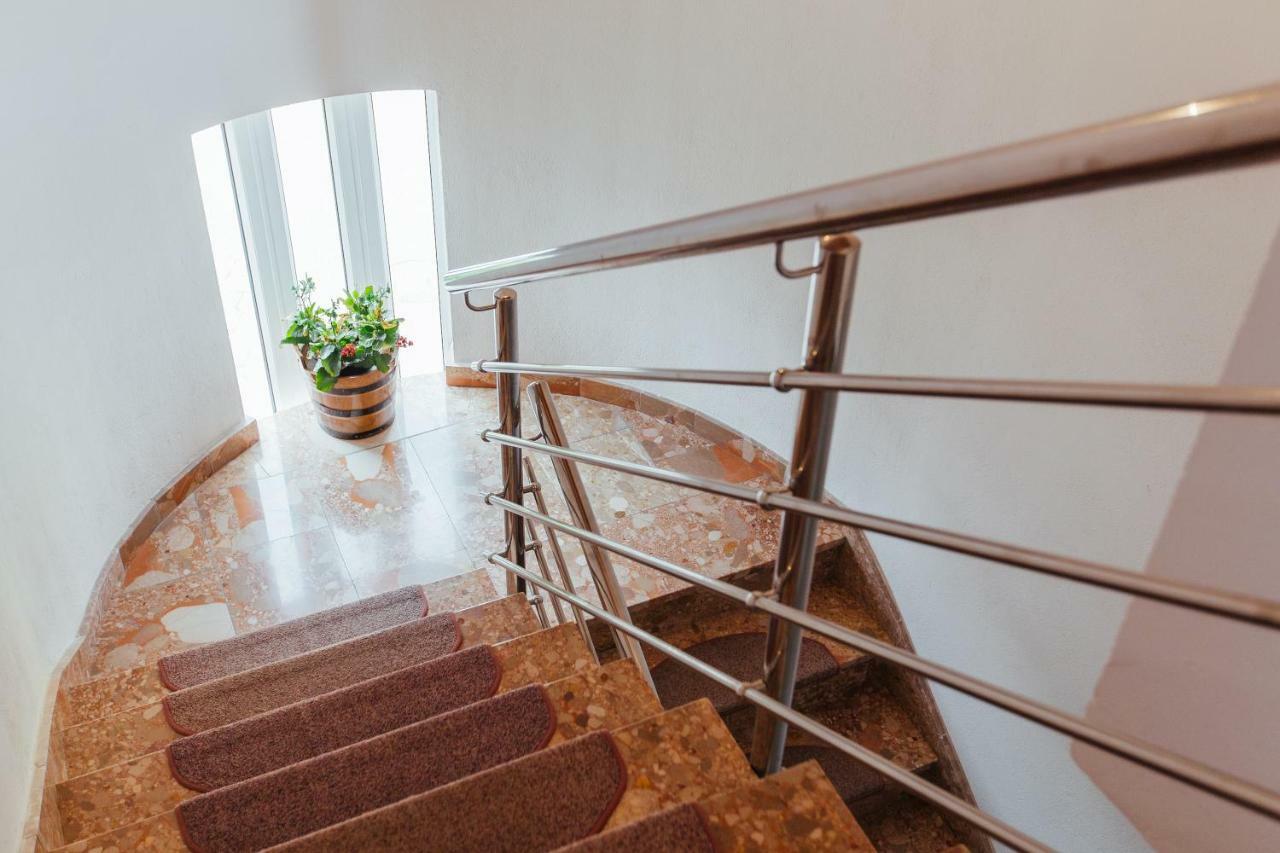 Apartments Toni ポドストラナ エクステリア 写真